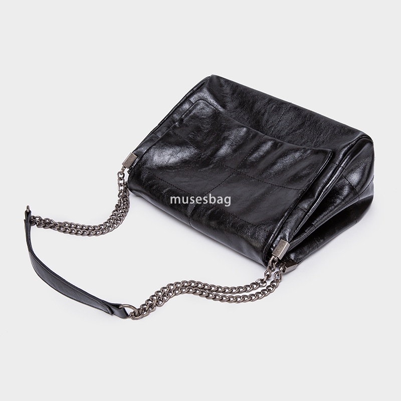 Fashionable and trendy niche design bag for women's new trendy black rock style flip bag chain strip single shoulder crossbody wandering bag