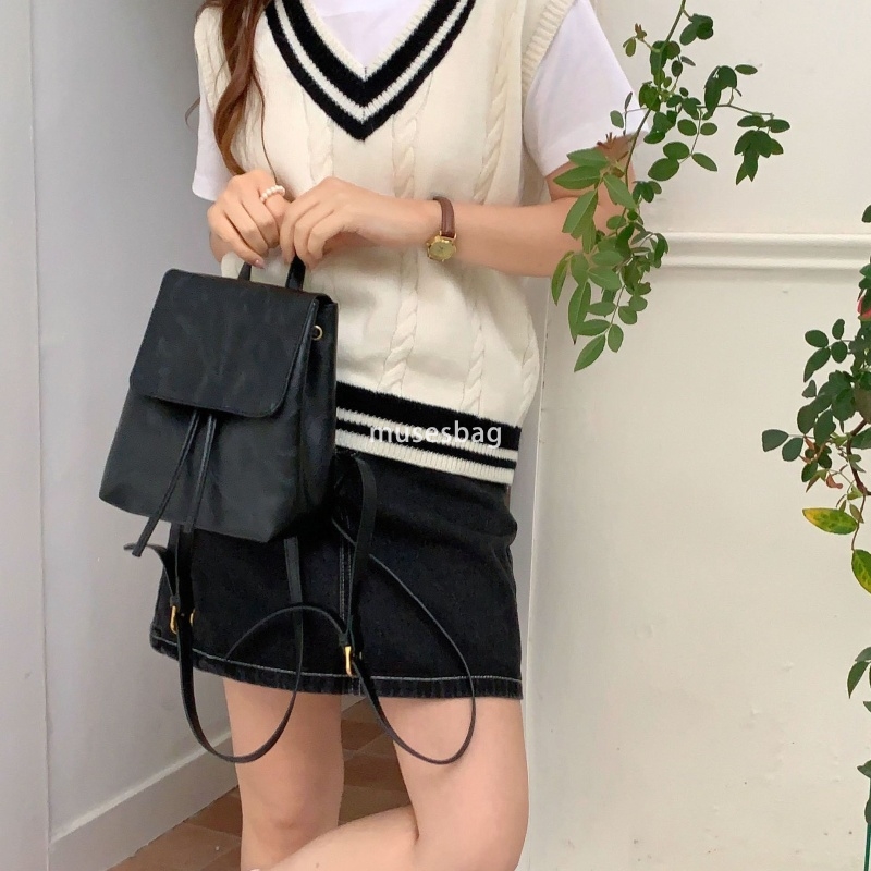 Designer's temperament classic retro fashion backpack Korean version Instagram high-end and lightweight student casual and versatile backpack for
