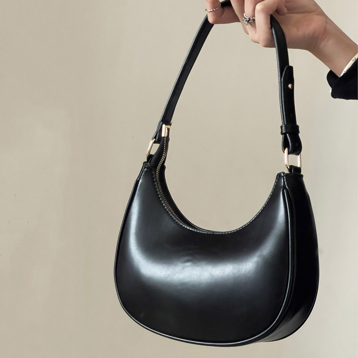 Small and trendy design single shoulder bag crossbody bag summer versatile underarm bag crescent bag women's handheld bag new bags