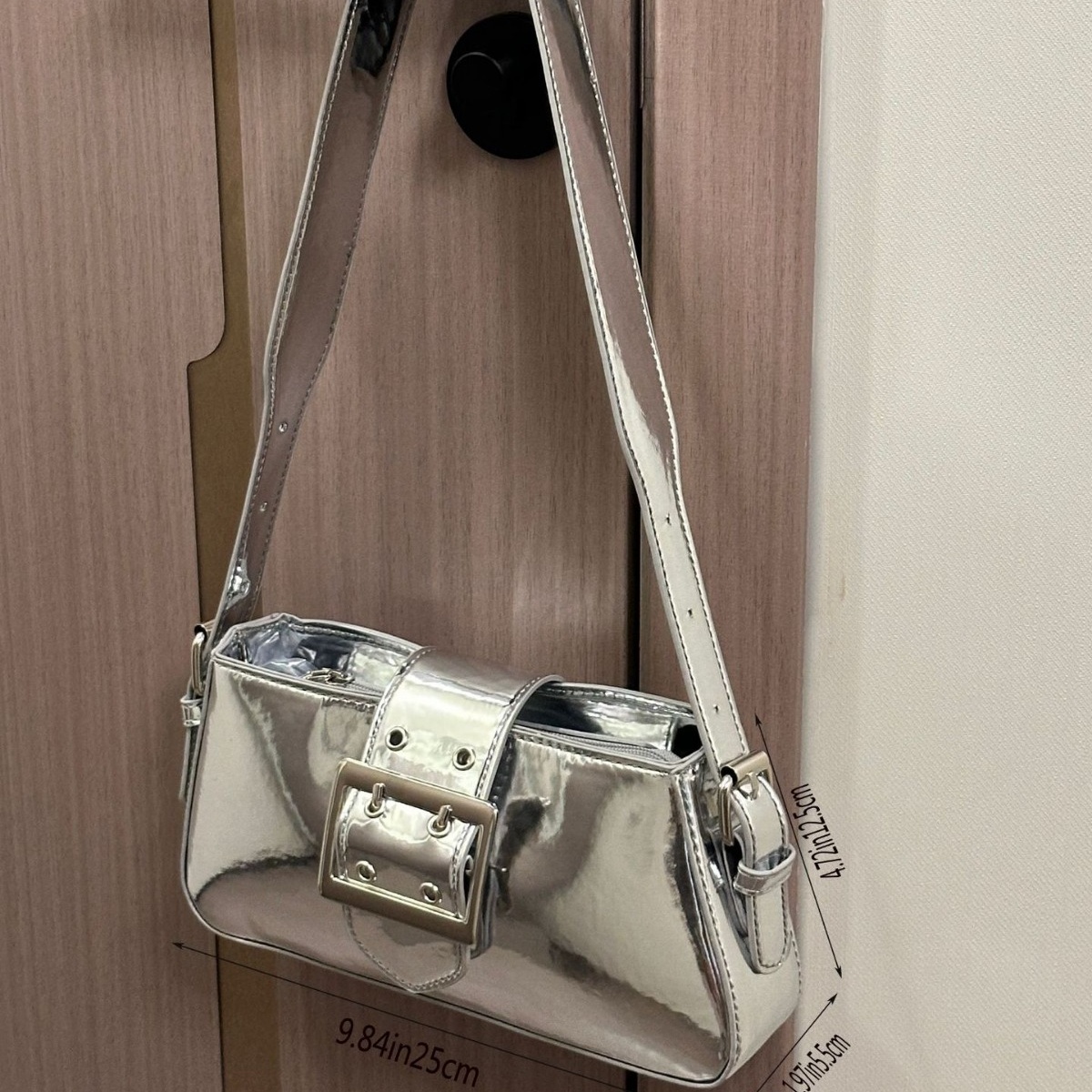 Trendy and fashionable handheld patent leather silver sweet and cool spicy girl style bag new niche design pink motorcycle underarm bag for women