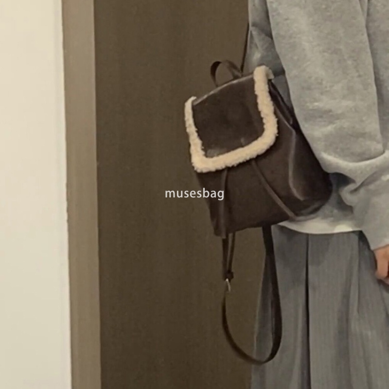 French women's high-end winter new classic retro plush practical and lightweight backpack Korean Instagram simple and versatile lamb wool casual 