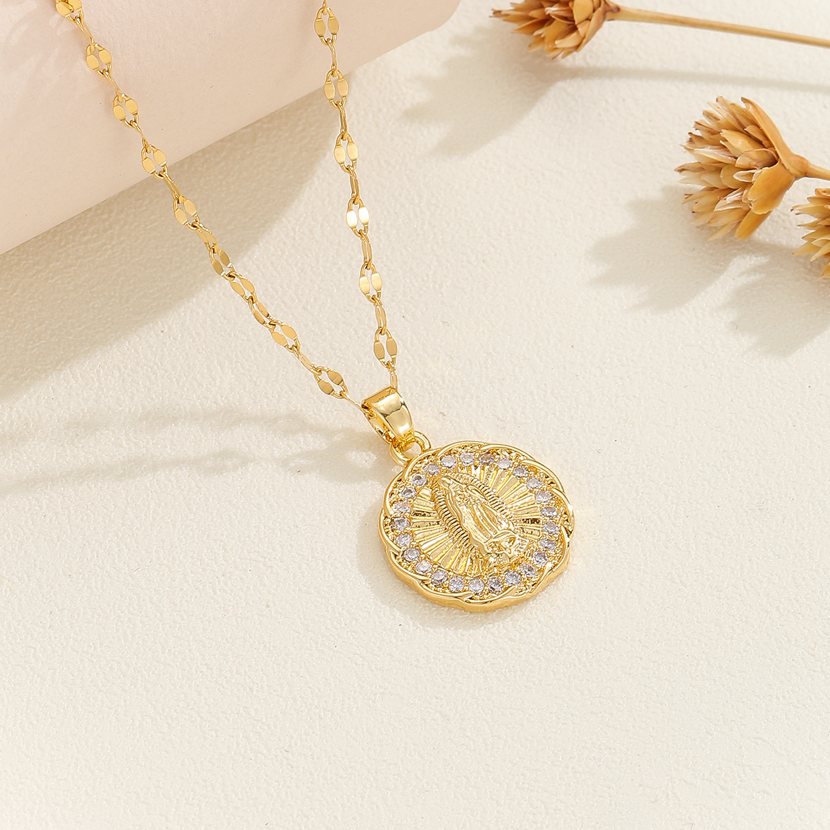 18k Gold Virgin Mary Necklace Designer Jewelry Rosary Gold Chain Cubic Zircon Diamond Madonna Necklaces for Women Girls Jesus Religion Fashion Fine Je