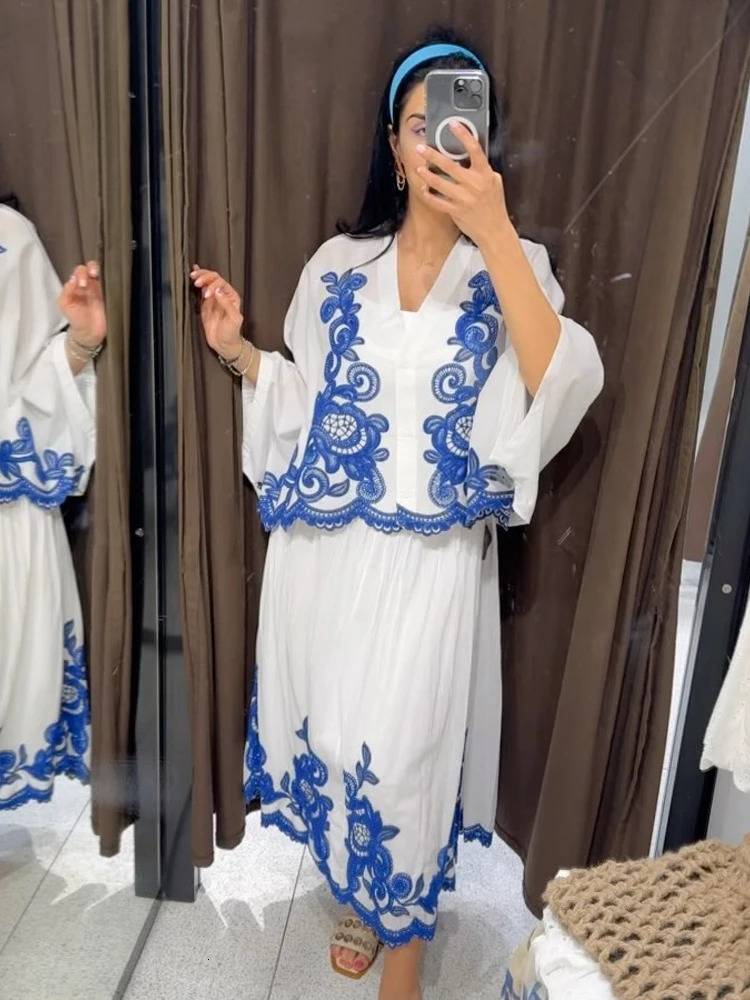 Flower Embroidered Skirts 2 Pcs Suits Women Chic Batwing Sleeve V Neck Female Shirt Sets A Line Skirt 2024 est Summer Vintage 240703