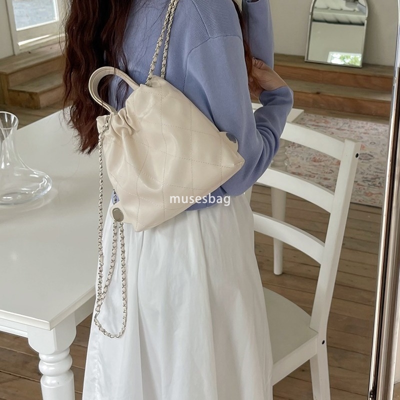 Korean Women's Designer Instagram Small Fragrant Wind Lingge Chain Lightweight Backpack New Casual Versatile Large Capacity Simple Handheld Commu