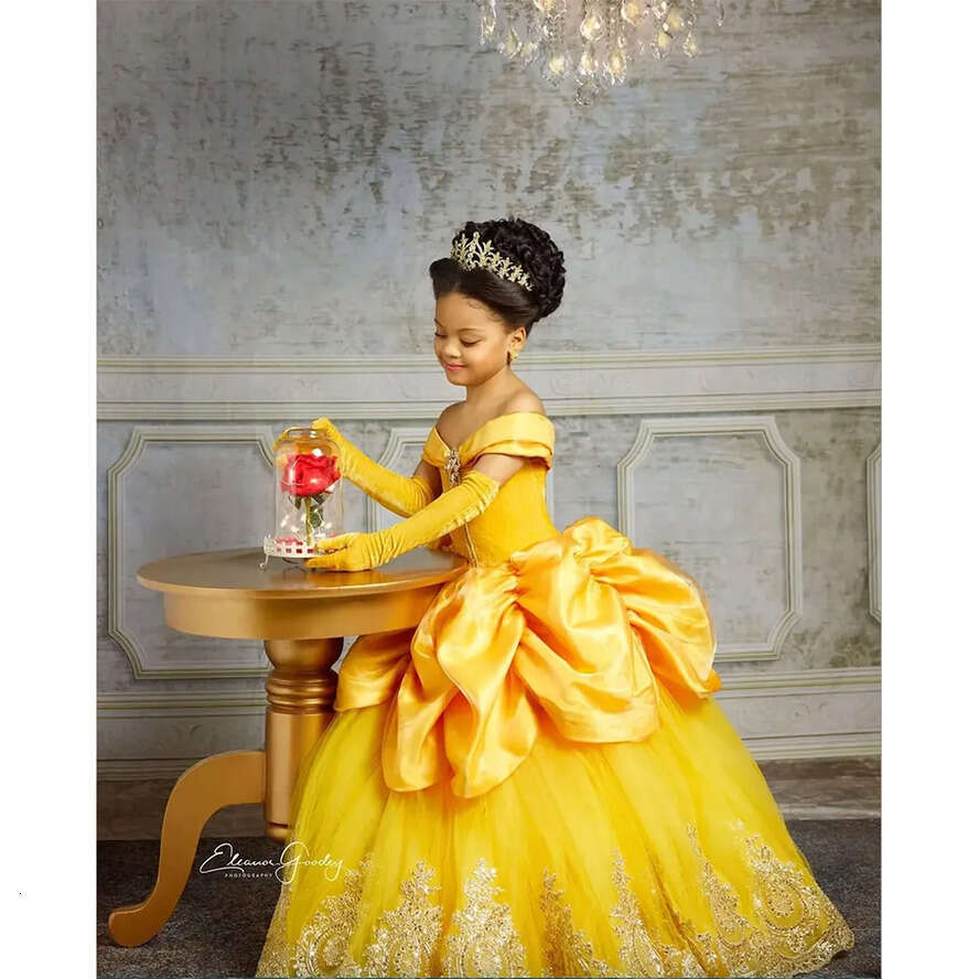wer Yellow Lace Crystals Bateau Balll Gown Little Girl Wedding Cheap Communion Pageant Dresses Gowns s