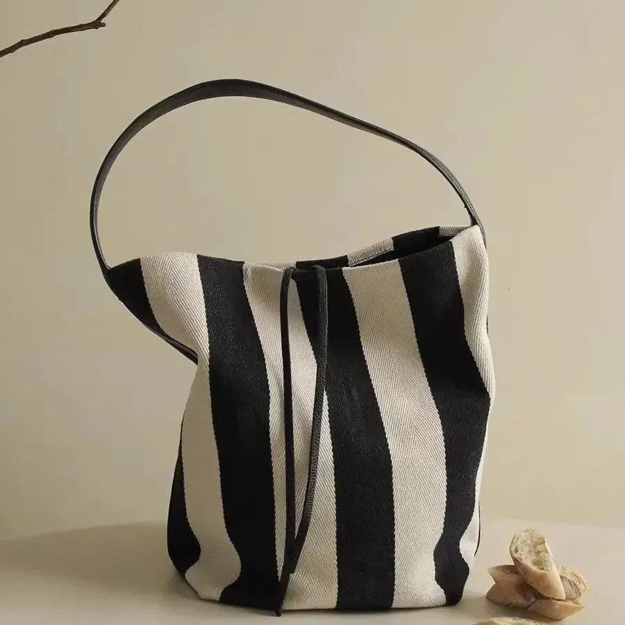 Womens Large Capacity Striped Canva Water Bucket Single Shoulder Bag Soft Shape Versatile Style 240704