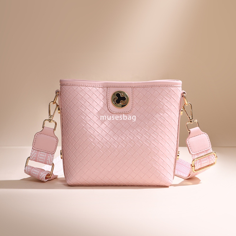 Women's bag new woven lock buckle bucket bag, women's urban minimalist and atmospheric underarm bag fashionable and large capacity single sh