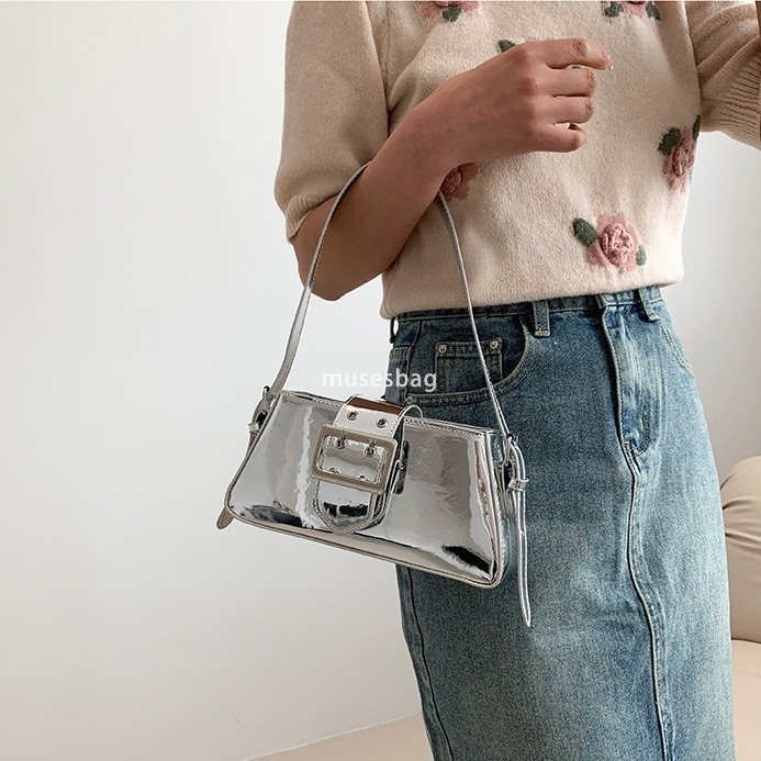 Fashionable and trendy niche design portable patent leather silver sweet and cool spicy girl style bag new niche design pink locomotive underarm bag