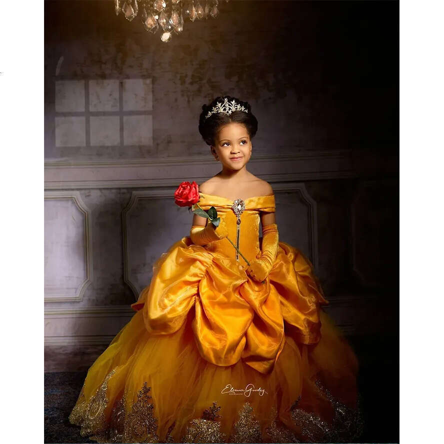 wer Yellow Lace Crystals Bateau Balll Gown Little Girl Wedding Cheap Communion Pageant Dresses Gowns s