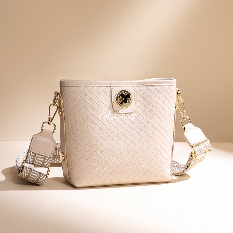 Women's bag new woven lock buckle bucket bag, women's urban minimalist and atmospheric underarm bag fashionable and large capacity single sh