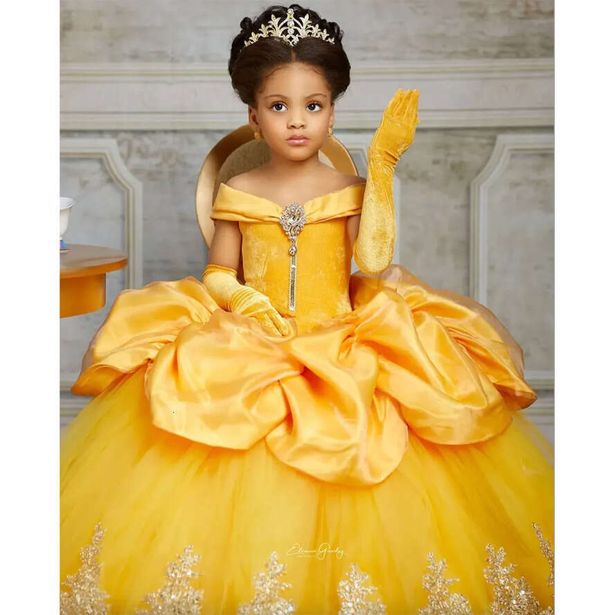 wer Yellow Lace Crystals Bateau Balll Gown Little Girl Wedding Cheap Communion Pageant Dresses Gowns s