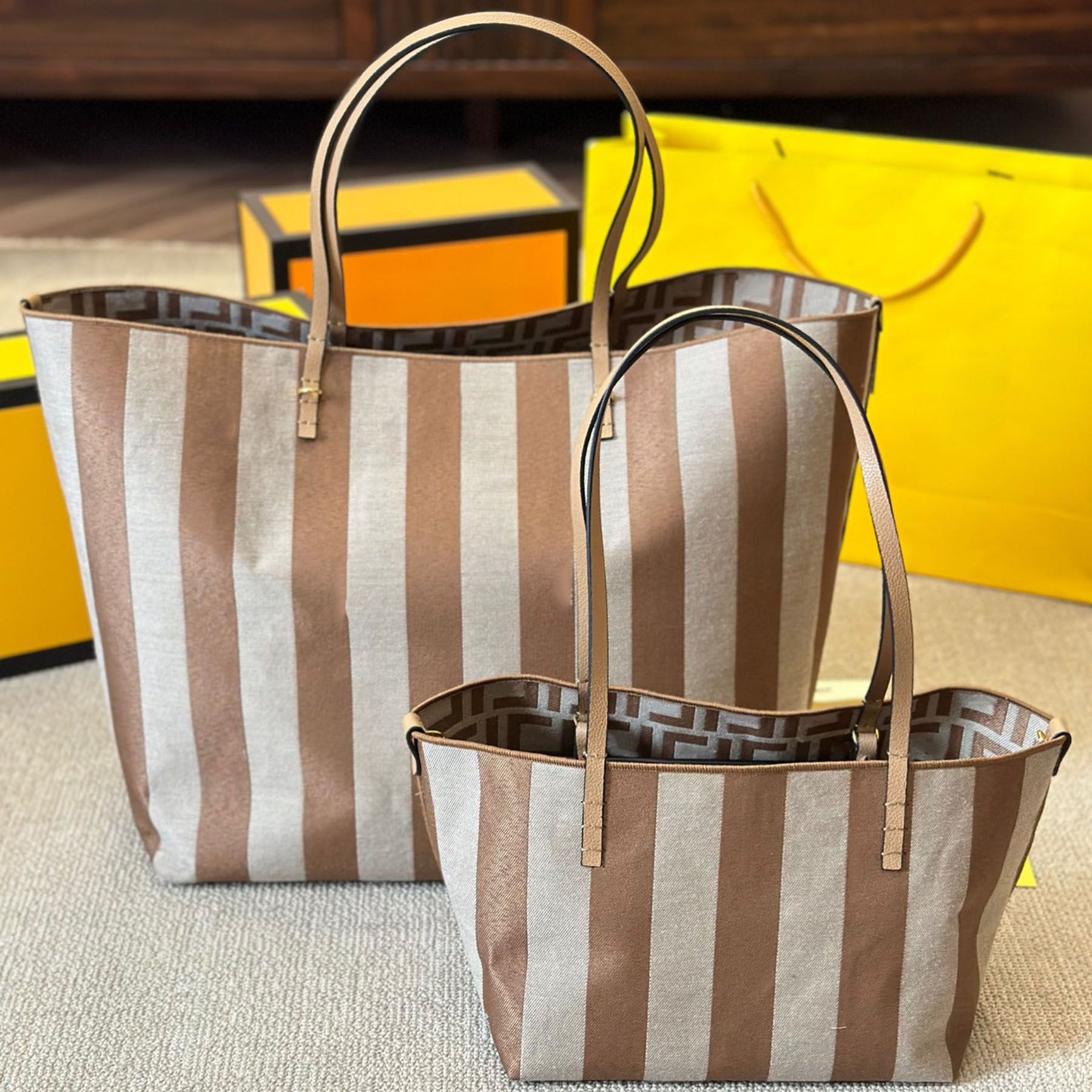 Large Capacity Basket Bags Luxury Designer Reversible Fabric Roll Shopping Bag Golden Hardware Handbag Fashion Women 2 Size Crossbody Bag Purse