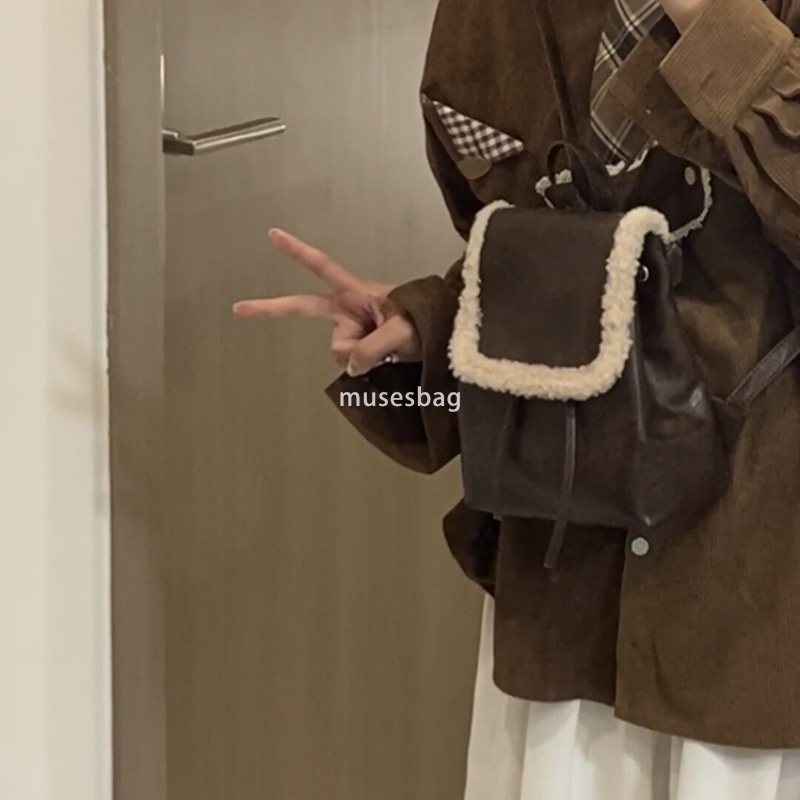 French women's high-end winter new classic retro plush practical and lightweight backpack Korean Instagram simple and versatile lamb wool casual 