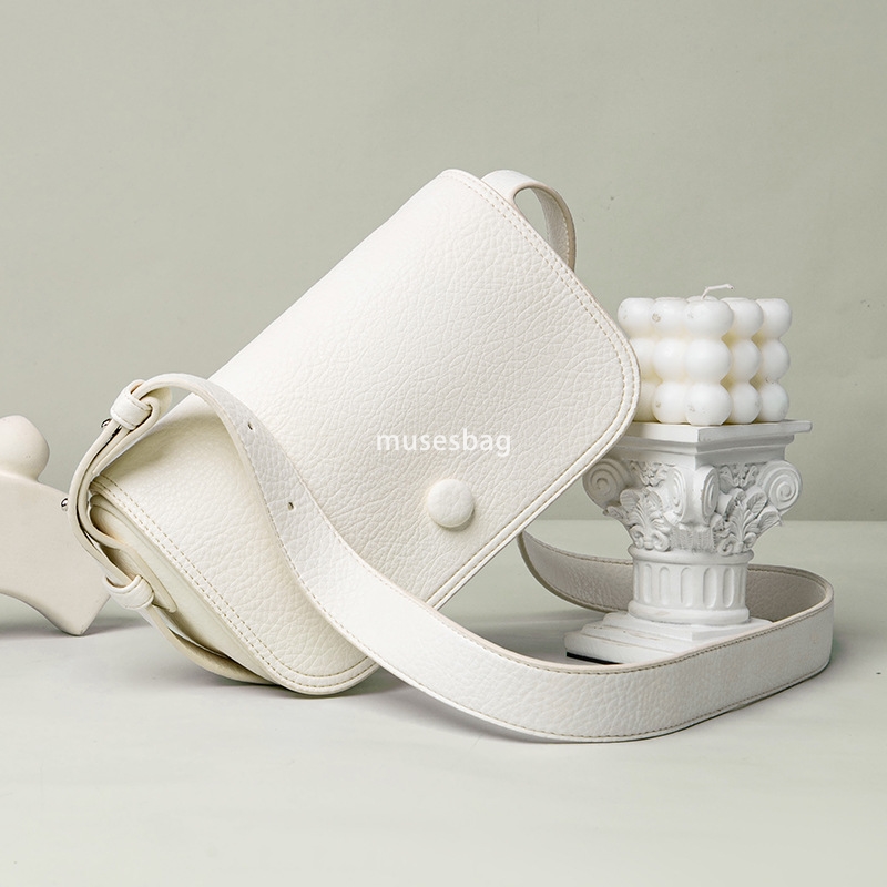 Street trend, high-quality new high-capacity shoulder bag female niche design crossbody bag simple and atmospheric handbag