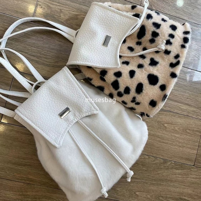 Fashionable women's high-end feeling winter new leopard print patchwork backpack versatile and practical portable backpack college student fur ba