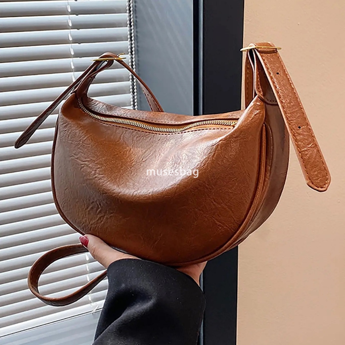 High quality, fashionable and fashionable high-end feeling bag for women new niche and versatile large capacity dumpling bag solid color crossbody bag