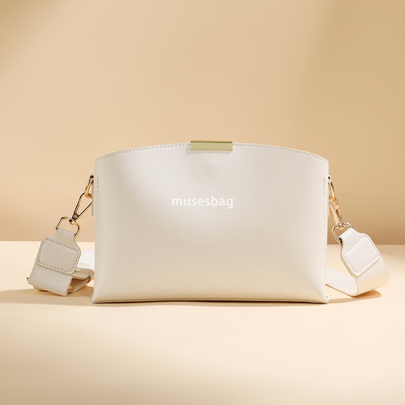 Urban niche design bag women's new wide shoulder strap high-end feel shell bag simple and large capacity one shoulder crossbody bag trendy