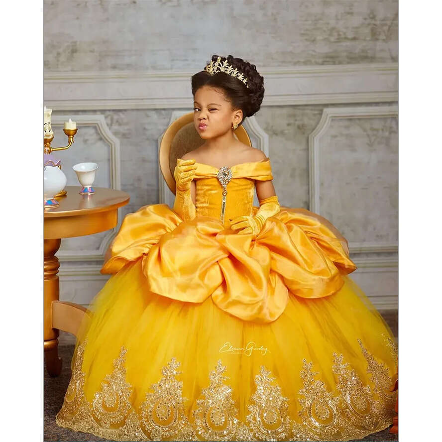wer Yellow Lace Crystals Bateau Balll Gown Little Girl Wedding Cheap Communion Pageant Dresses Gowns s