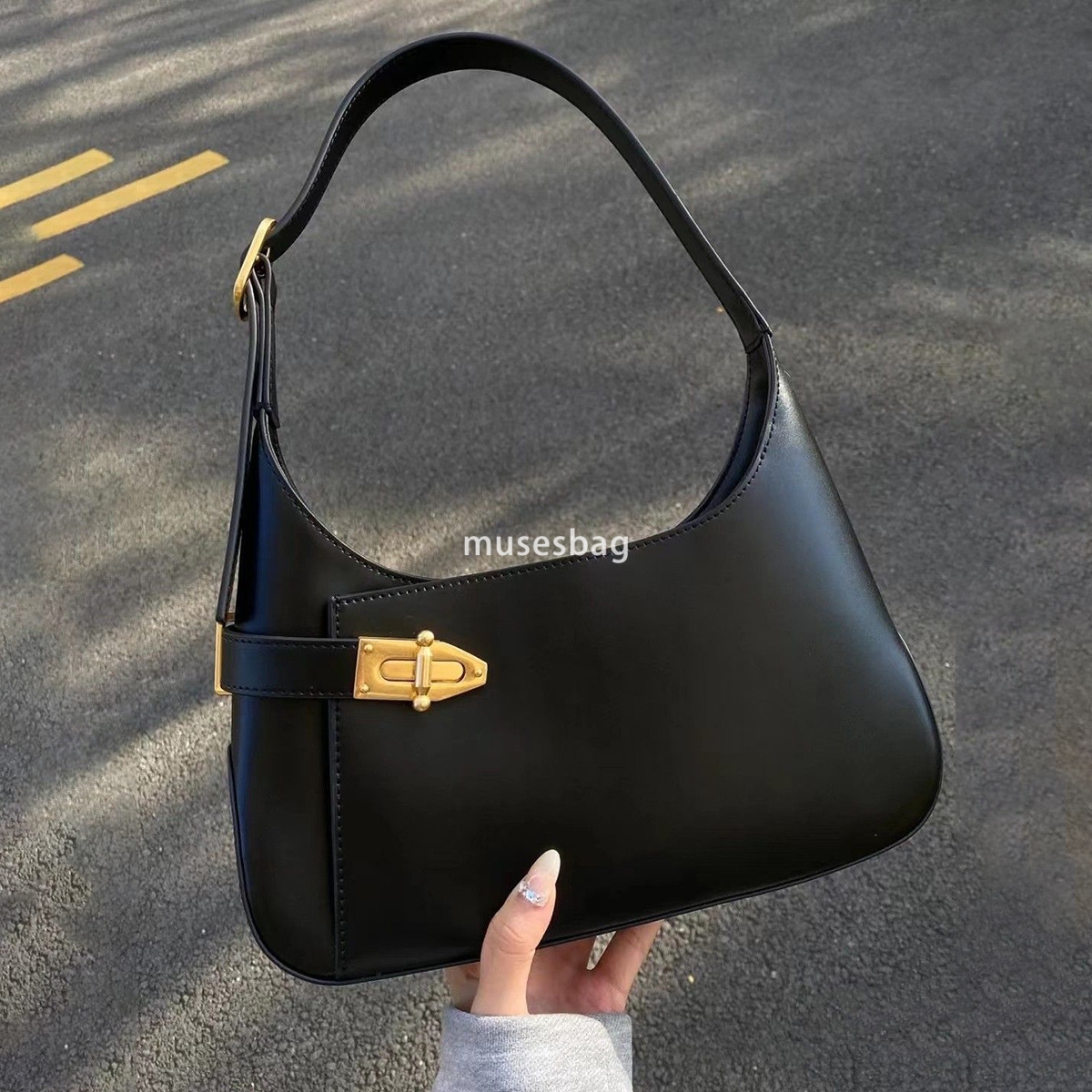 Trendy and fashionable niche design simple and atmospheric Summer new underarm bag with versatile temperament Single shoulder bag black handbag
