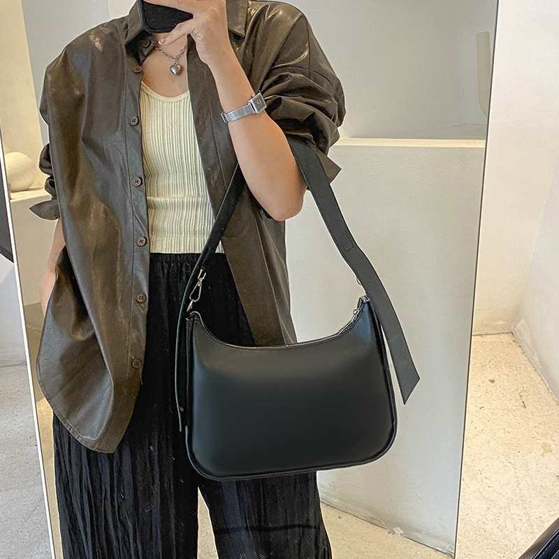 New urban minimalist street trendy niche design for women's bags crescent shaped bags soft leather trendy French women's shoulder bags, wome