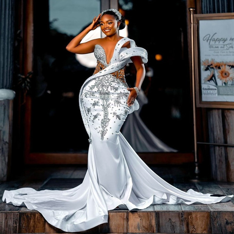 2024 Arabic Aso Ebi Plus Size White Mermaid Wedding Dresses Beaded Crystals Satin Stylish Bridal Gowns Dress