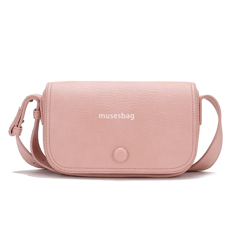 Street trend, high-quality new high-capacity shoulder bag female niche design crossbody bag simple and atmospheric handbag