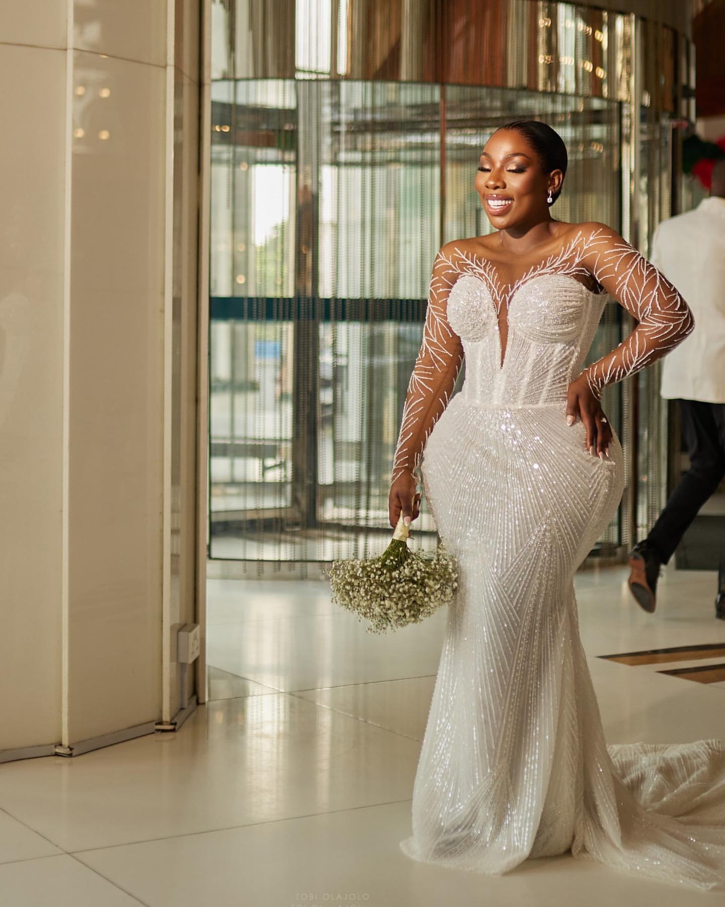 2024 Arabic Aso Ebi Plus Size Ivory Wedding Dresses Beaded Sheer Neck Sequined Lace Vintage Bridal Gowns Dress ZJ55