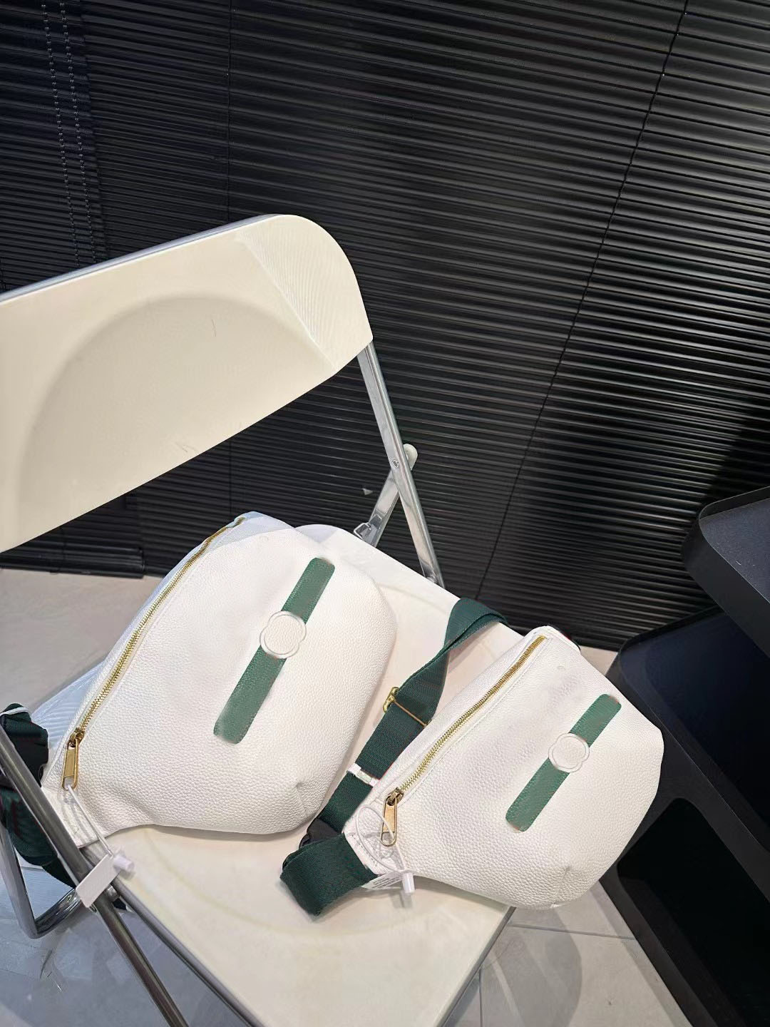 Luxury Designer Waist scrawl Bag High quality Red and green adjustable shoulder strap Chest Fashion Women Cross Body Bags real leather Belt Graffiti Fanny Pack Bag.