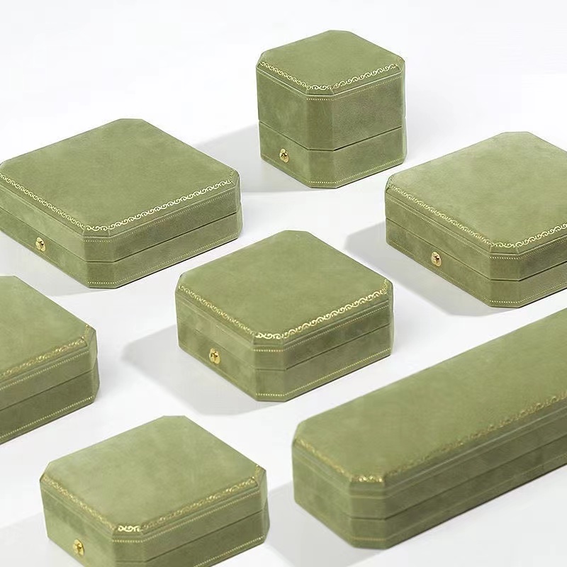 Jewelry box please do not order not shipped if you need to buy please contact customer service only after the purchase of jewelry to buy matching box