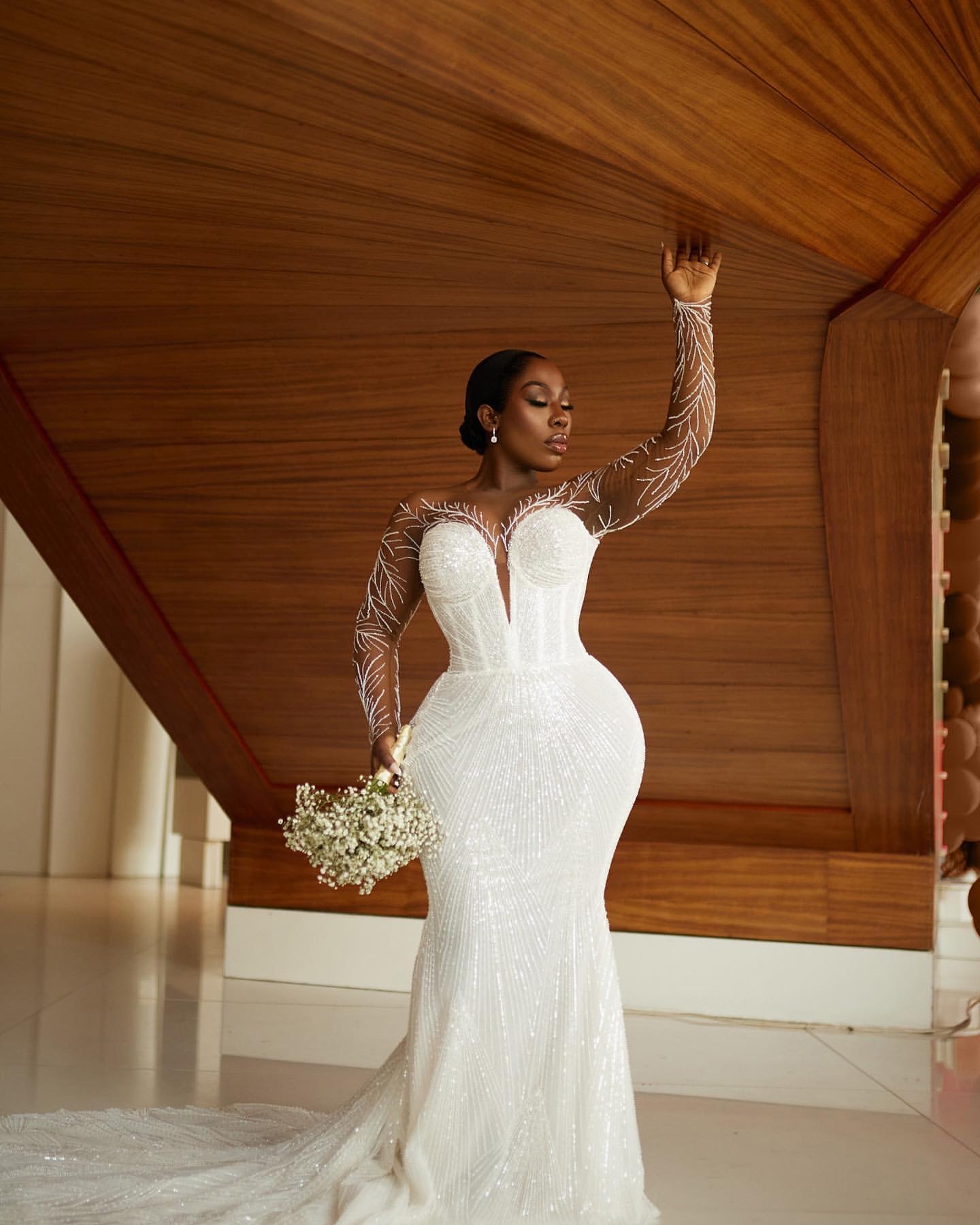 2024 Arabic Aso Ebi Plus Size Ivory Wedding Dresses Beaded Sheer Neck Sequined Lace Vintage Bridal Gowns Dress ZJ55