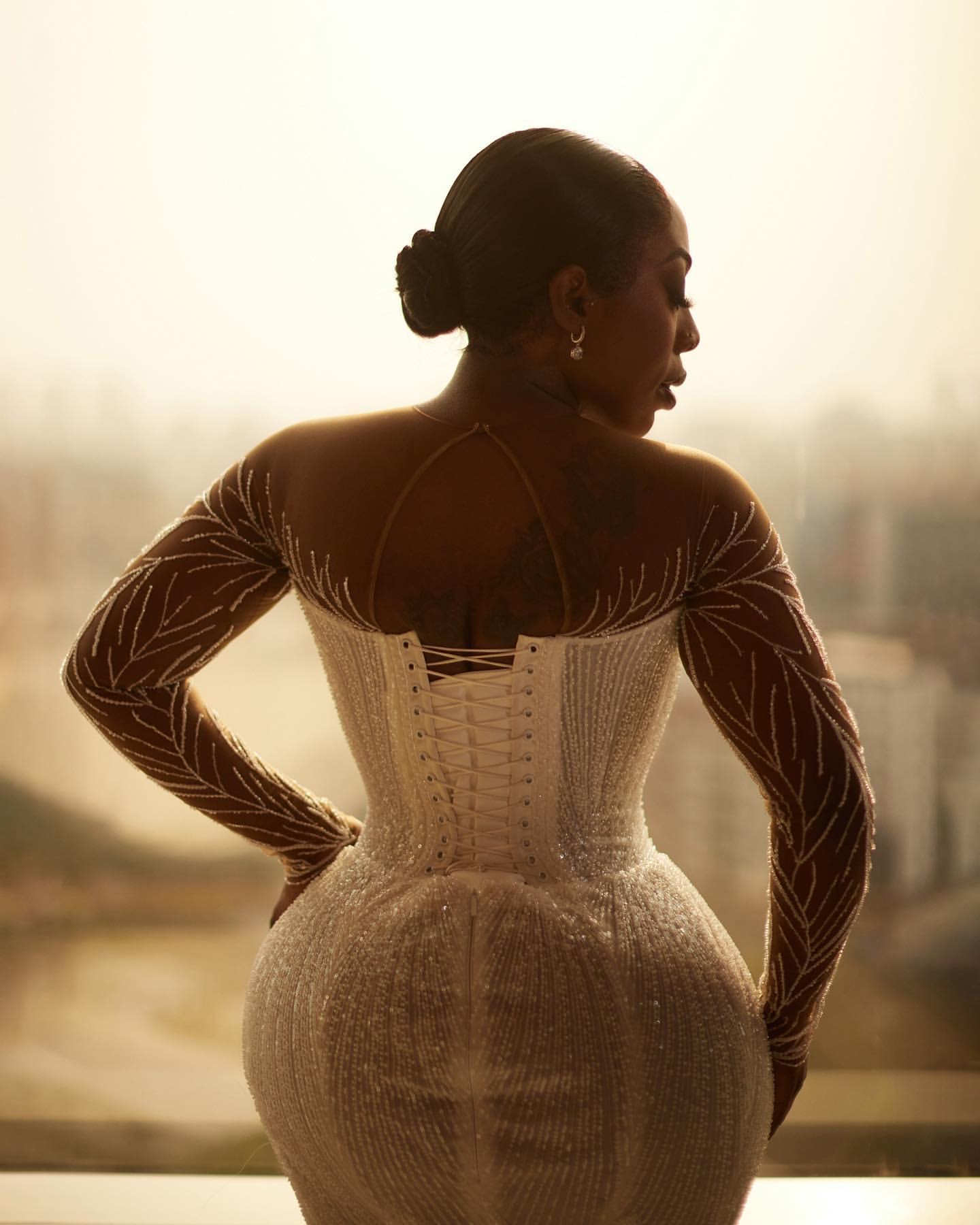 2024 Arabic Aso Ebi Plus Size Ivory Wedding Dresses Beaded Sheer Neck Sequined Lace Vintage Bridal Gowns Dress ZJ55