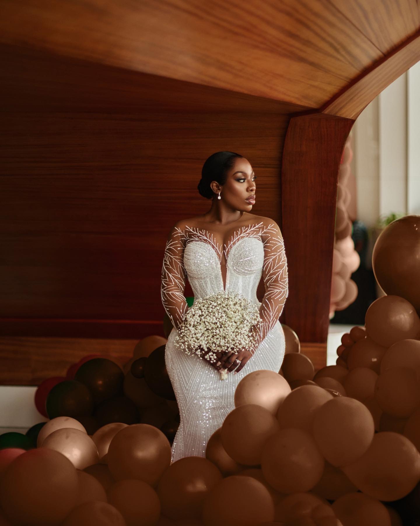 2024 Arabic Aso Ebi Plus Size Ivory Wedding Dresses Beaded Sheer Neck Sequined Lace Vintage Bridal Gowns Dress ZJ55
