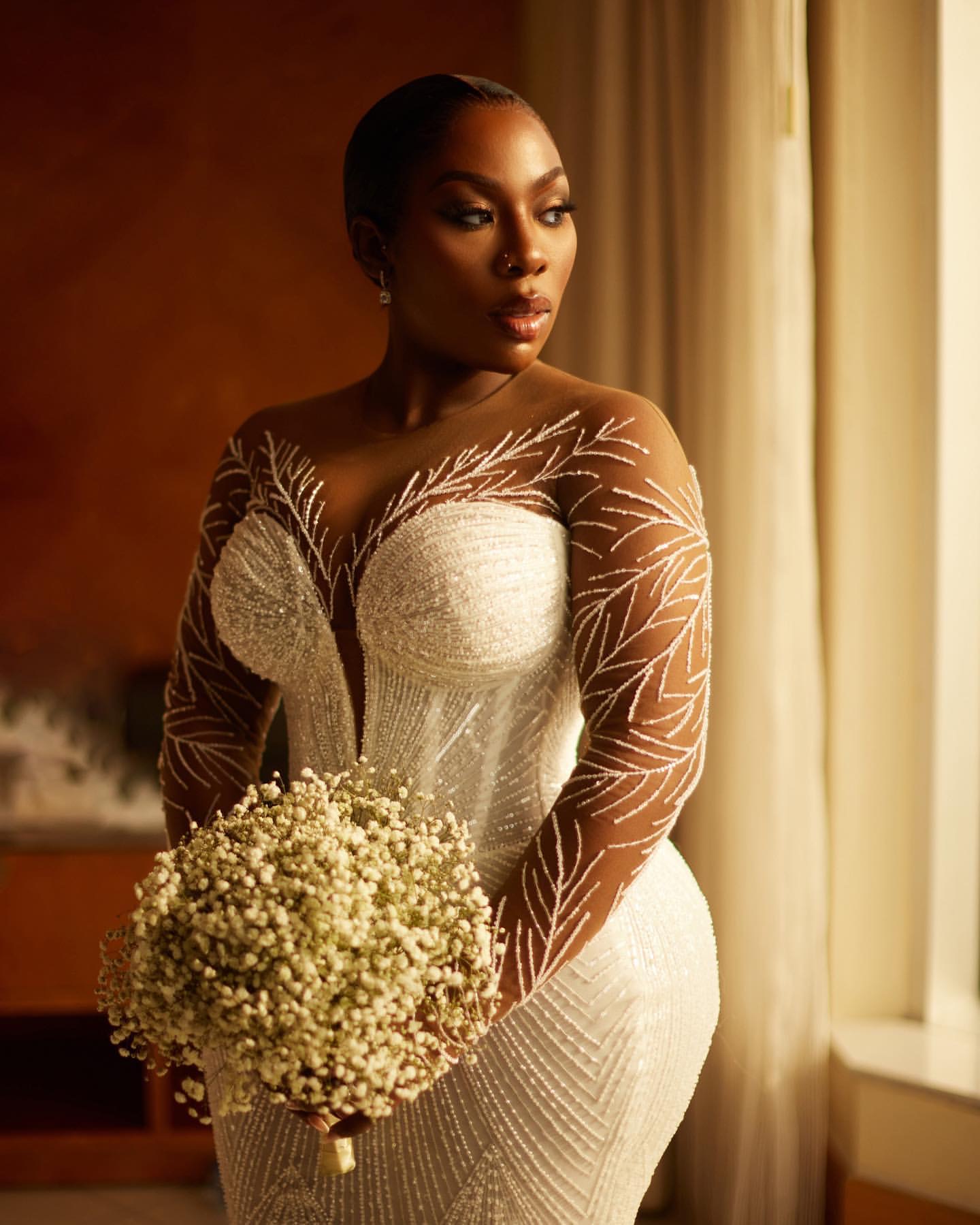 2024 Arabic Aso Ebi Plus Size Ivory Wedding Dresses Beaded Sheer Neck Sequined Lace Vintage Bridal Gowns Dress ZJ55