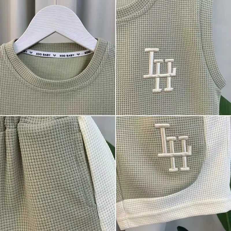 Clothing Sets Childrens Summer Boys Tank Top Set 2024 New Baby Sleeveless Clothes Childrens Cool and Handsome Two Piece Set