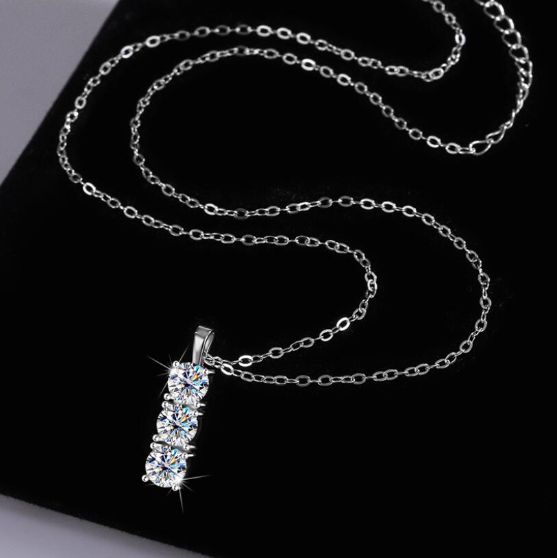 S925 Sterling Silver Three Stone Pendant Moissanite Diamond Classical Fine Jewelry Soild White Gemstones Party Eternity Women Clavicle Necklace Gift