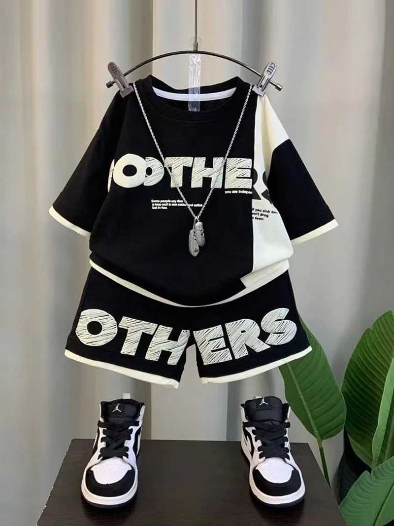 Clothing Sets Boys Summer Short Sleeve Set 2024 New Childrens Fashionable Fashion Clothes Trendy Baby Summer Internet Red Two Piece Set