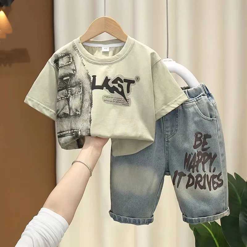 Clothing Sets Boys Summer Clothing Set 2024 New Handsome Childrens Short Sleeved Clothes Trendy Baby T-shirt Jeans Thin Two-piece Set