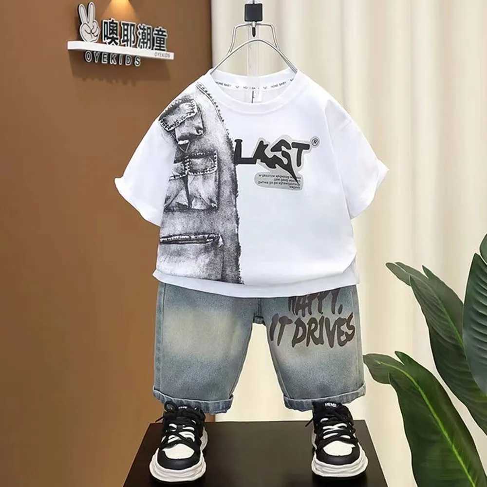 Clothing Sets Boys Summer Clothing Set 2024 New Handsome Childrens Short Sleeved Clothes Trendy Baby T-shirt Jeans Thin Two-piece Set