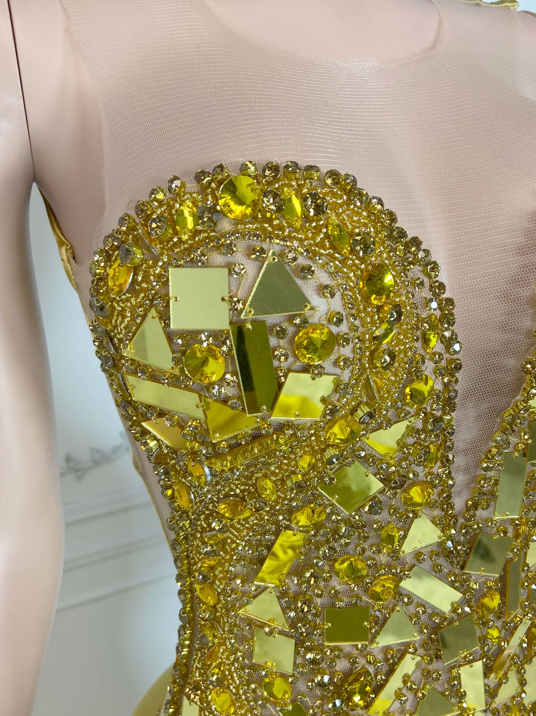 Gold Sparkly Women Long Prom Dresses For Black Girls Mermaid Luxury Sheer Diamond African American Prom Gowns Evening Gala Party Dresses J053
