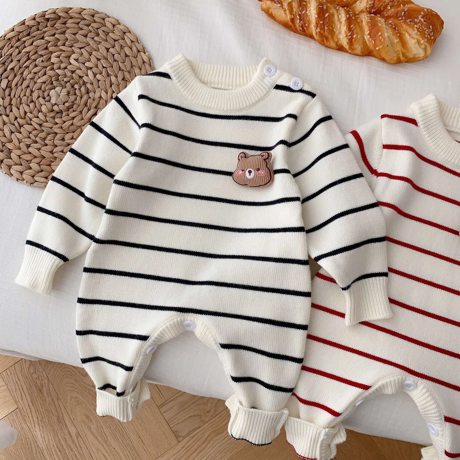 Baby Knitted Bodysuit 02 Year Old Autumn Cute Stripe Romper Clothing Boy Clothes born Jumpsuit 240703