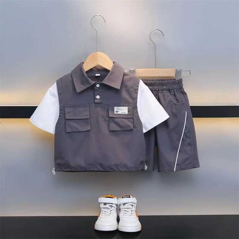 Clothing Sets Boys Summer Short sleeved Set 2024 New Western Style Boys Summer Clothes Childrens Handsome Casual Two piece Set Kids Outfits