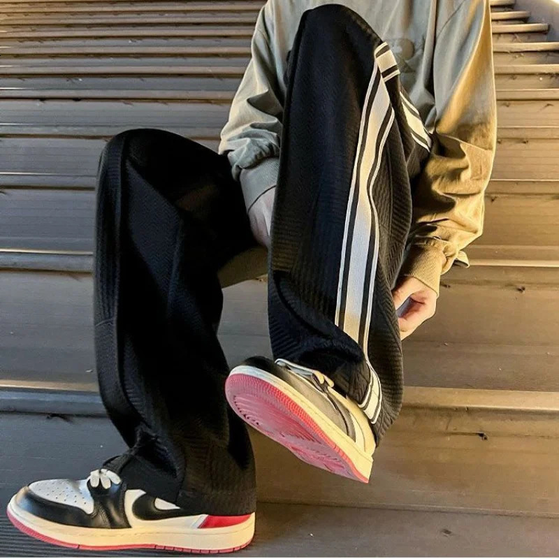 Straight Man Sweat Pants Jogger Casual Baggy Tracksuit Mens Sweatpants Bottoms Wide Leg Young La Summer Training Plain Trousers 240701