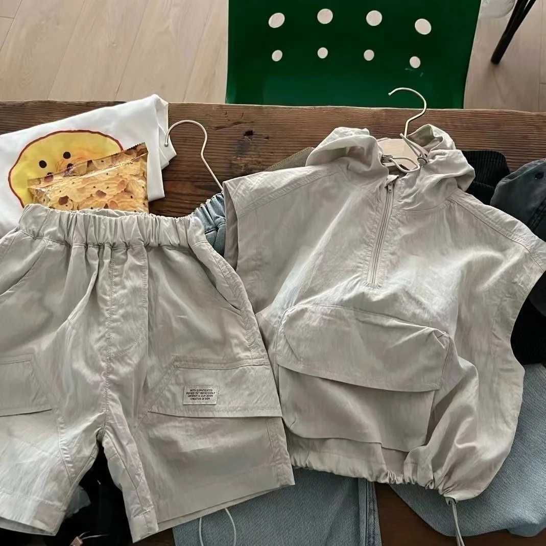 Clothing Sets 2-9Y Baby Boys Fashion Grey Sleeveless Sunscreen Hooded Set 2024 Summer Childrens Kid Boy Handsome Lightweight Top and Shorts