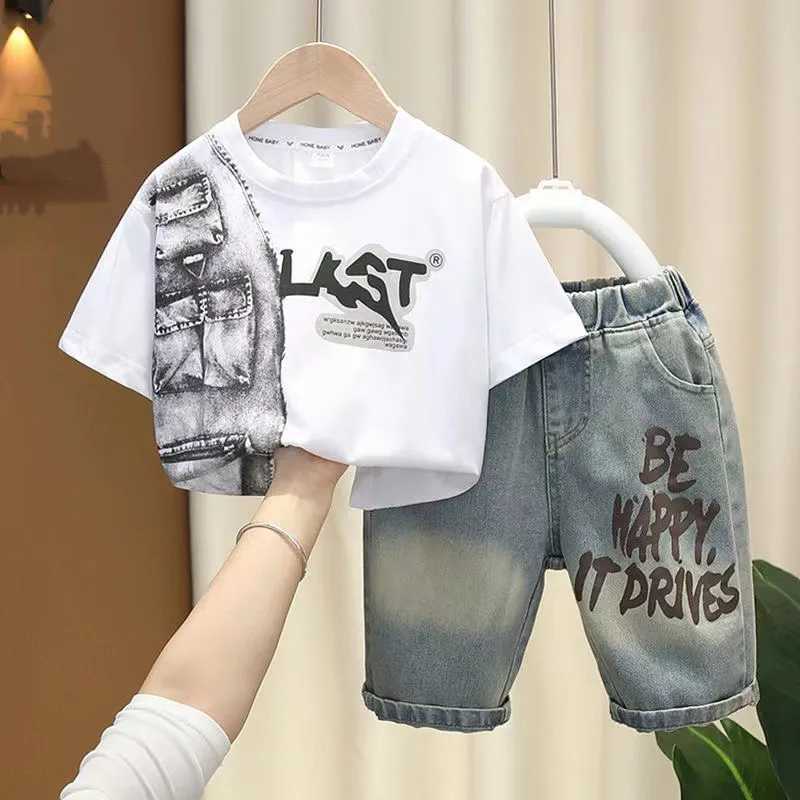 Clothing Sets Boys Summer Clothing Set 2024 New Handsome Childrens Short Sleeved Clothes Trendy Baby T-shirt Jeans Thin Two-piece Set