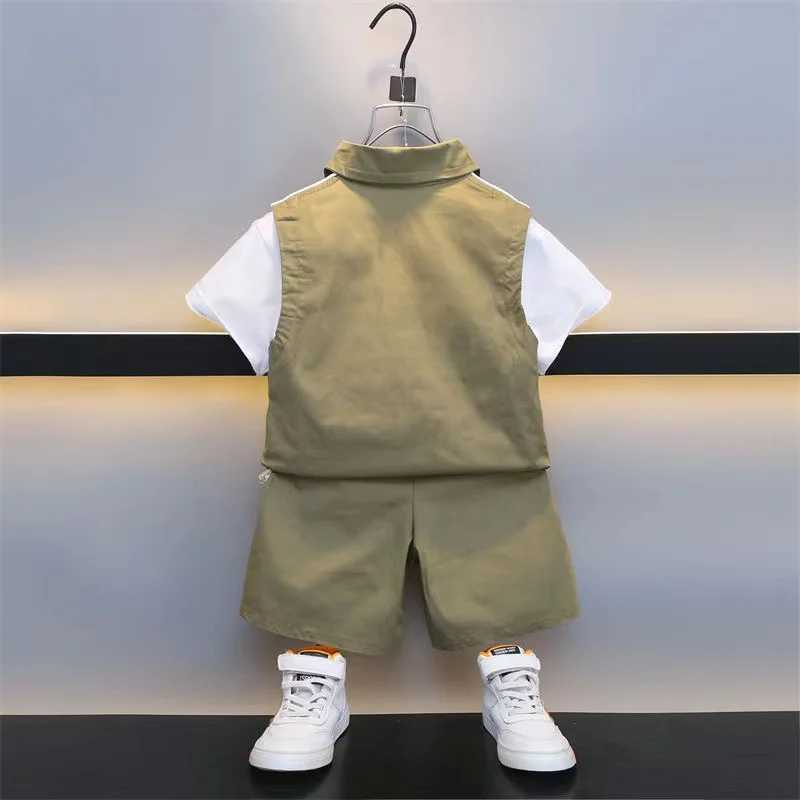 Clothing Sets Boys Summer Short sleeved Set 2024 New Western Style Boys Summer Clothes Childrens Handsome Casual Two piece Set Kids Outfits