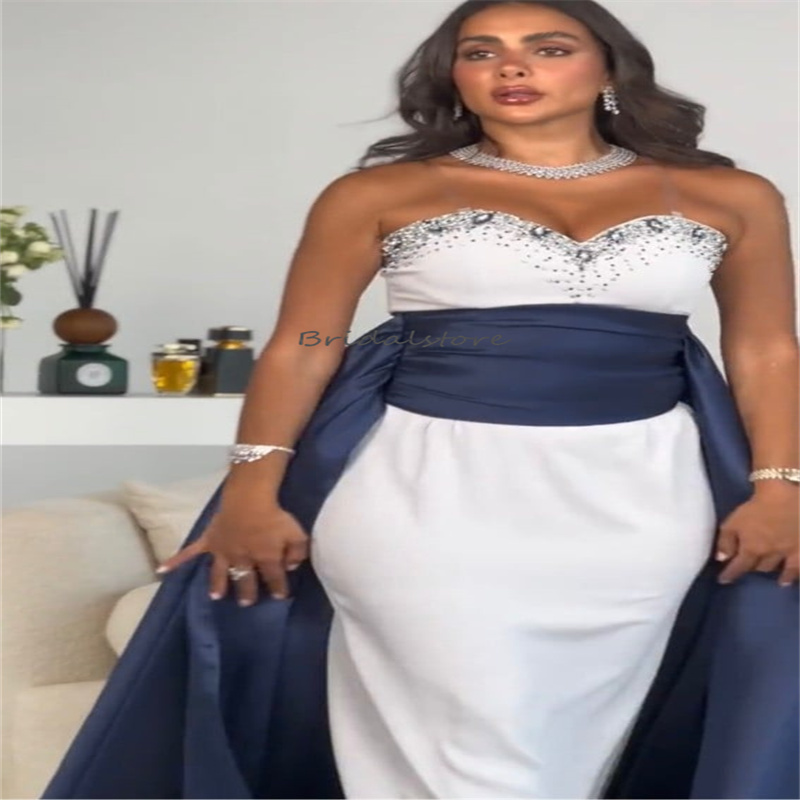 Uniques Gothic Wedding Dresses With Navy Train Sweetheart Beaded Plus Size Bridal Dress Soft Satin Medieval Fantasy Bride Dress Vintage Vestio De Novi