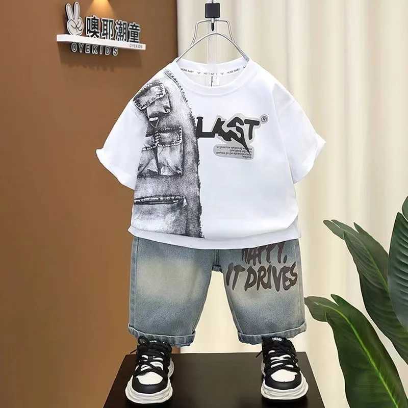Clothing Sets Boys Summer Clothing Set 2024 New Handsome Childrens Short Sleeved Clothes Trendy Baby T-shirt Jeans Thin Two-piece Set