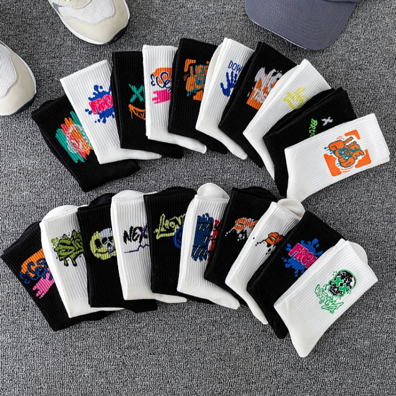 5/10 Pairs of High-Quality Couples Fashionable Sports Socks With Graffiti Patterns Soft and Comfortable Mens Oversized Socks 240703