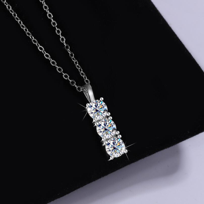 S925 Sterling Silver Three Stone Pendant Moissanite Diamond Classical Fine Jewelry Soild White Gemstones Party Eternity Women Clavicle Necklace Gift