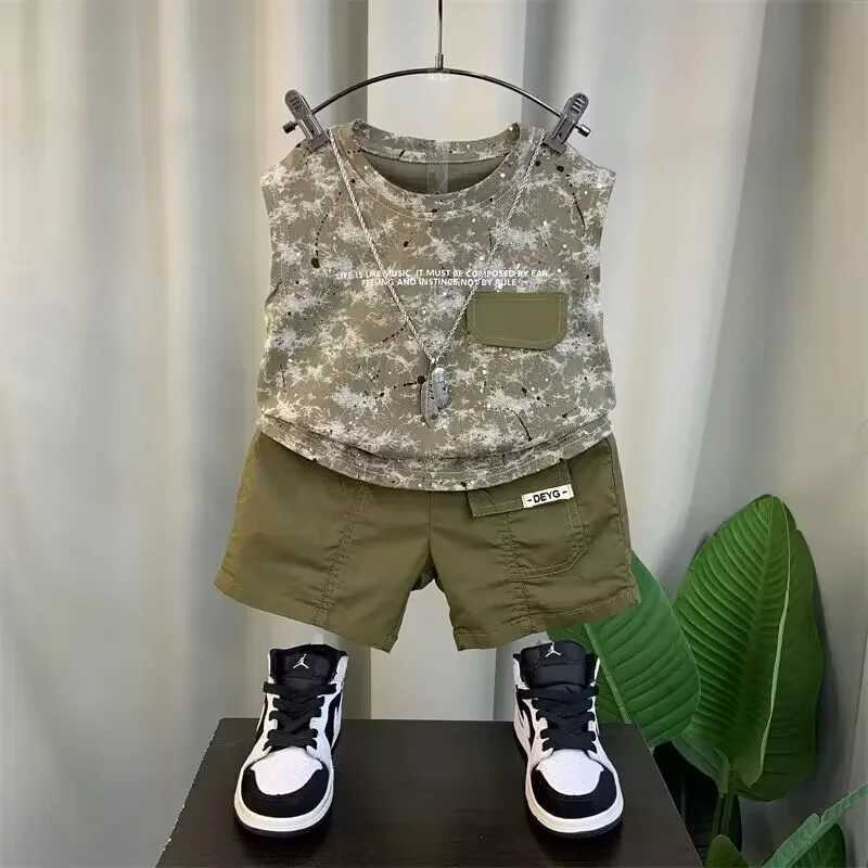 Clothing Sets Boys Summer Vest Set New Fashionable Baby Handsome Fashion Sleeveless T-shirt Shorts Two Piece Set Childrens clothing set